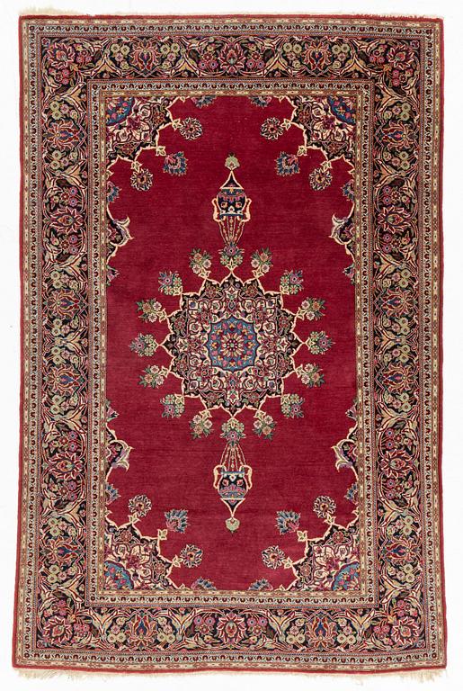An oriental rug, c. 205 x 133 cm.