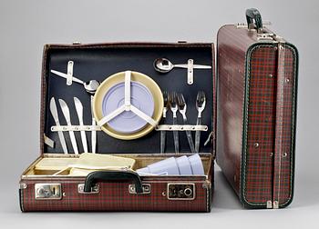 PICKNICKVÄSKOR, 2 st, bla SM Plast och Orup. 1950/60-tal.