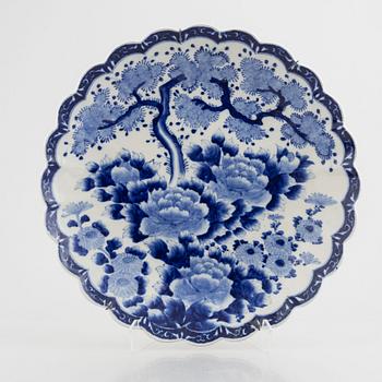 Fat, tre stycken, porslin, Japan, 1800-tal.