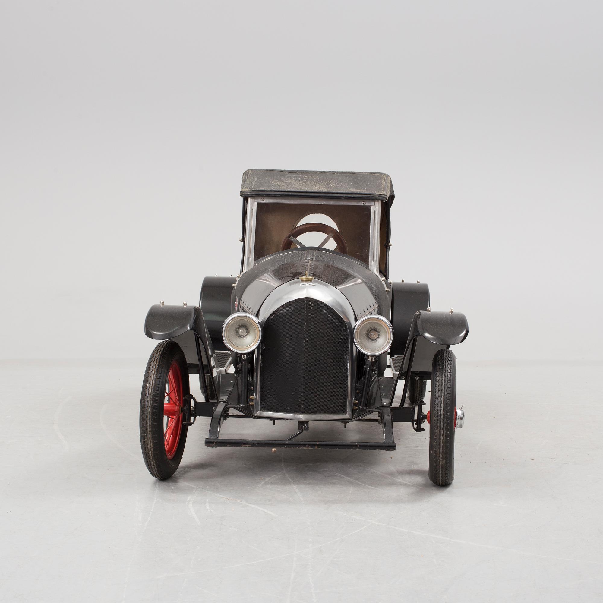 A Bentley pedal car by Motorima in Rydaholm modern manufacture. Bukowskis