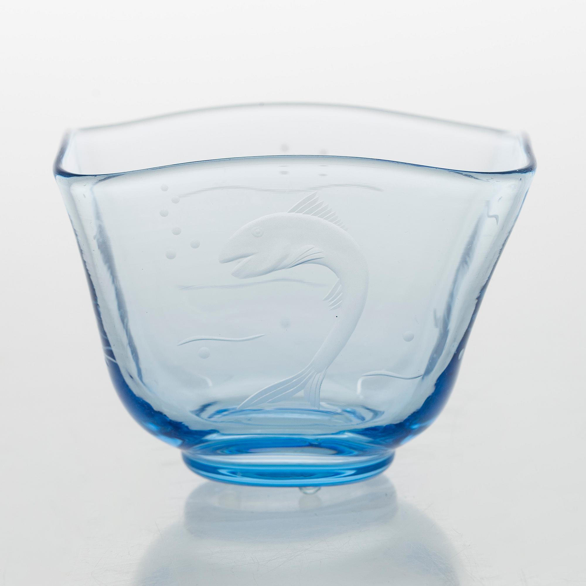 Gunnel Nyman, A glass bowl, model 38/1081 Riihimäki Glassworks Ltd. Signed Riihimäen Lasi Oy 1945 AO. Designed in 1938.