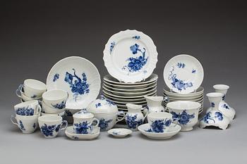 KAFFESERVIS, 47 delar, porslin, "Blå blomst", Kunglig Dansk.