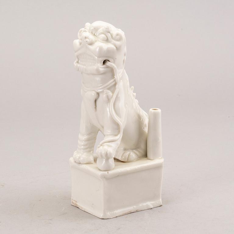 A Chinese blanc de chine joss stick holder, Qing dynasty, Kangxi (1662-1722).