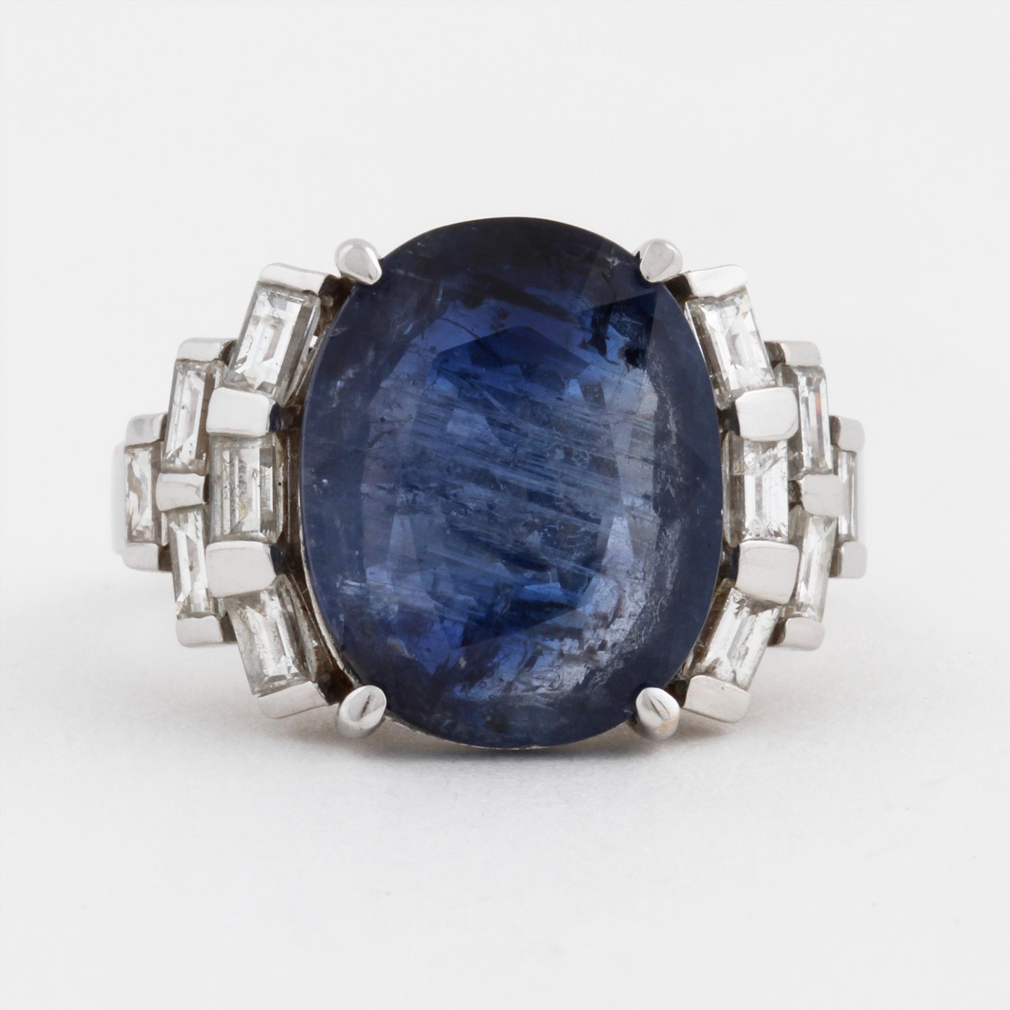 RING, med safir 7.49 ct och baguetteslipade diamanter.