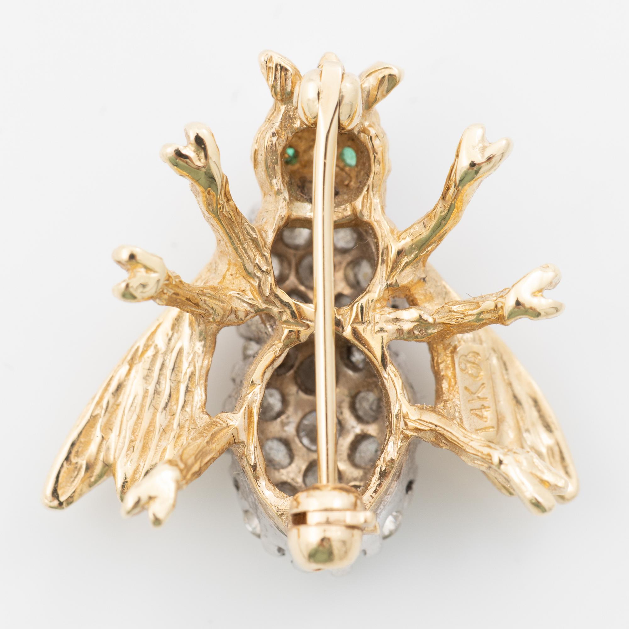 Brooch in the form of a bee, 14K gold with brilliant-cut diamonds.