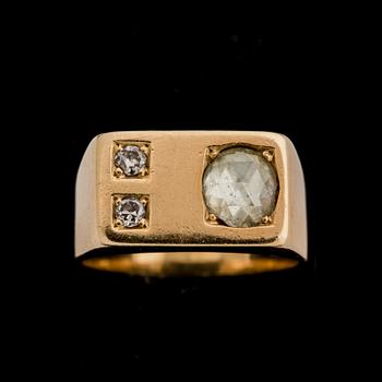 RING, 14k guld med diamanter, tot ca 0,50 ct. Vikt 6 g.