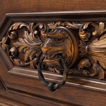 Barskåp, barockstil, 1900-talets första hälft.