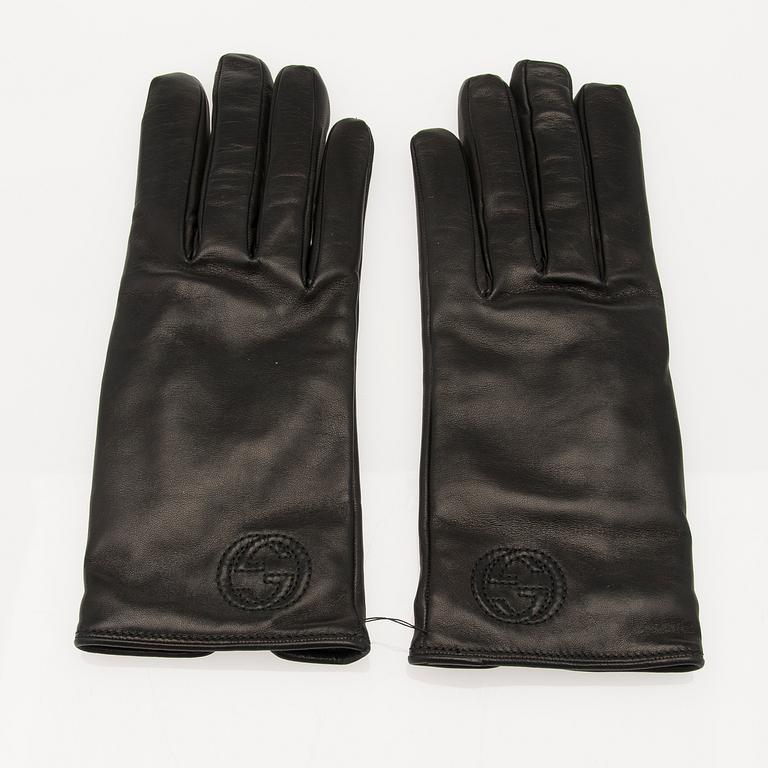 A pair of Gucci ladies' leather gloves.