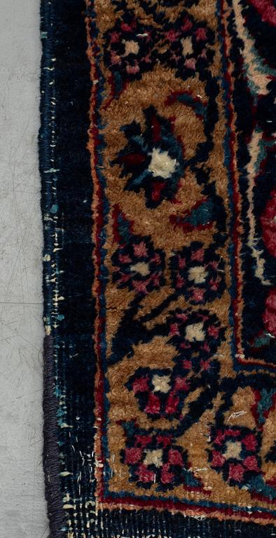 A carpet, an antique/a semi-antique Yezd, ca 557-562 x 366,5-370,5 cm.