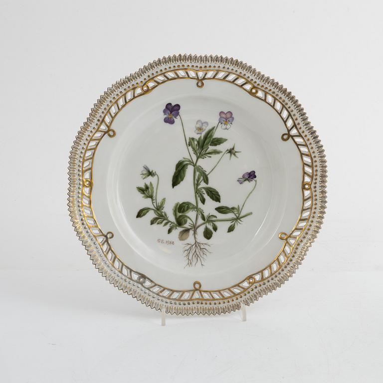 A set of three porcelain plates, Hausmalerei, Royal Copenhagen, Denmark.