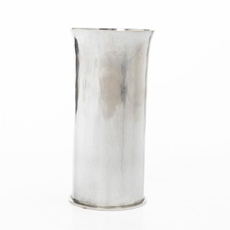 Gunnar Cyrén, Vase, sterling silver, Gävle, 1982.