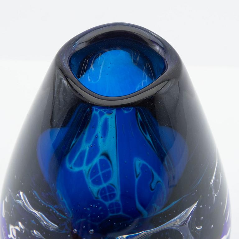 Edvin Öhrström, Vase "The Girl and the Dove" Ariel Orrefors signed.