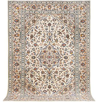 A Keshan carpet, c. 341 x 247 cm.
