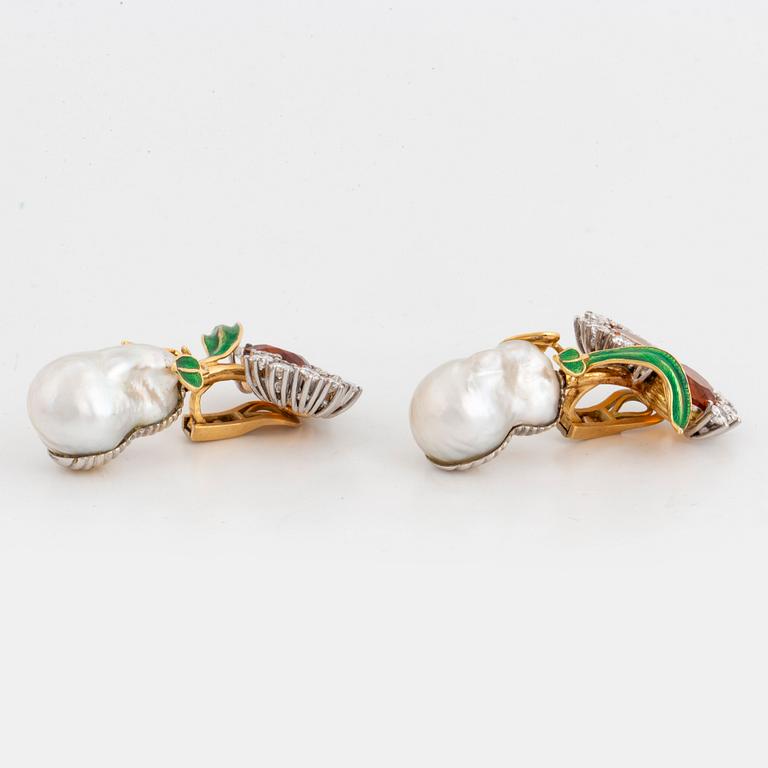 GAUDY,  Örhängen ett par med odlade 'South Sea' pärlor,  citriner och briljanter. 18K guld och emalj.