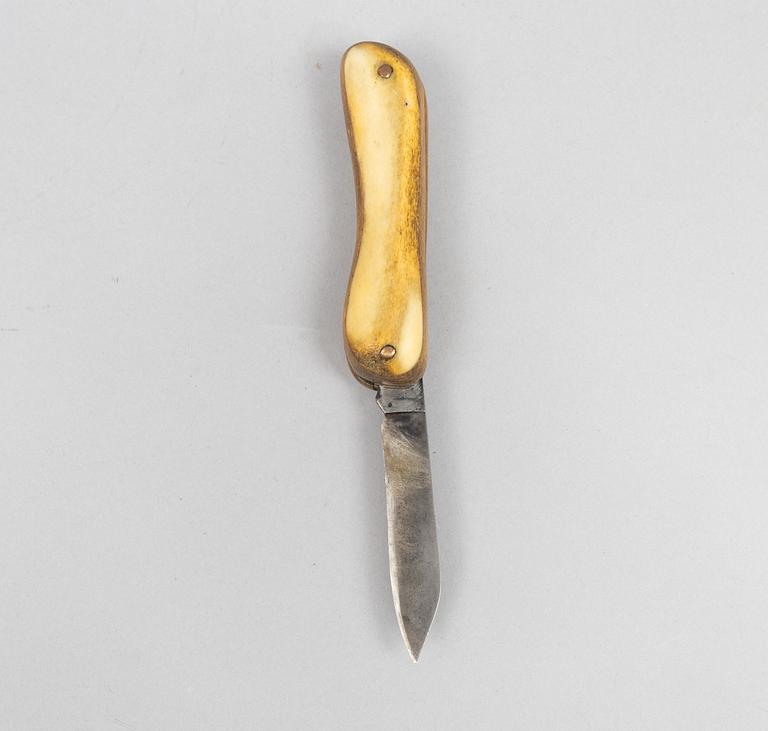 Lars Pirak, a signed folding knife.