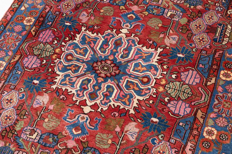 Matta, nordvästpersisk, ca 230 x 150 cm,