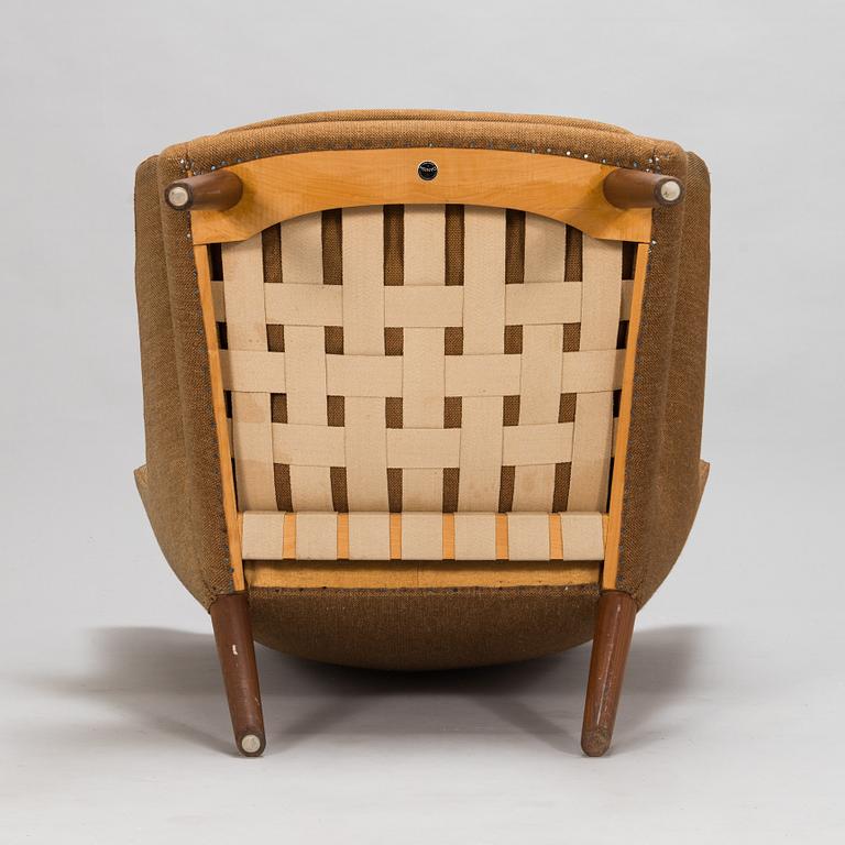 Hans J Wegner, fåtölj, "Bamse / Papa bear", AP-Stolen, Danmark, 1950-60-tal. Modellen formgiven år 1951.