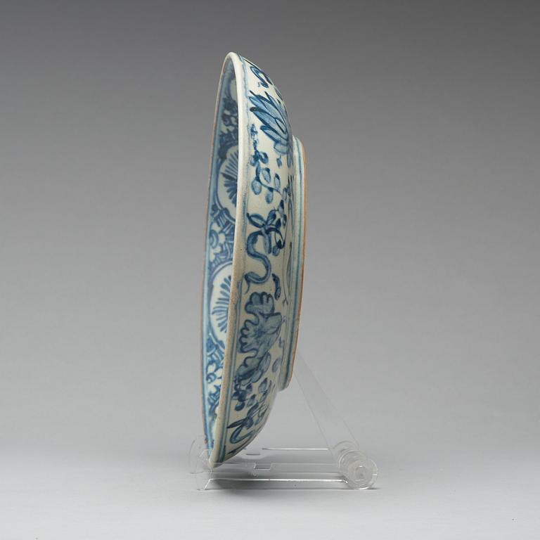 A blue and white dish, Ming dynasty (1368-1644).