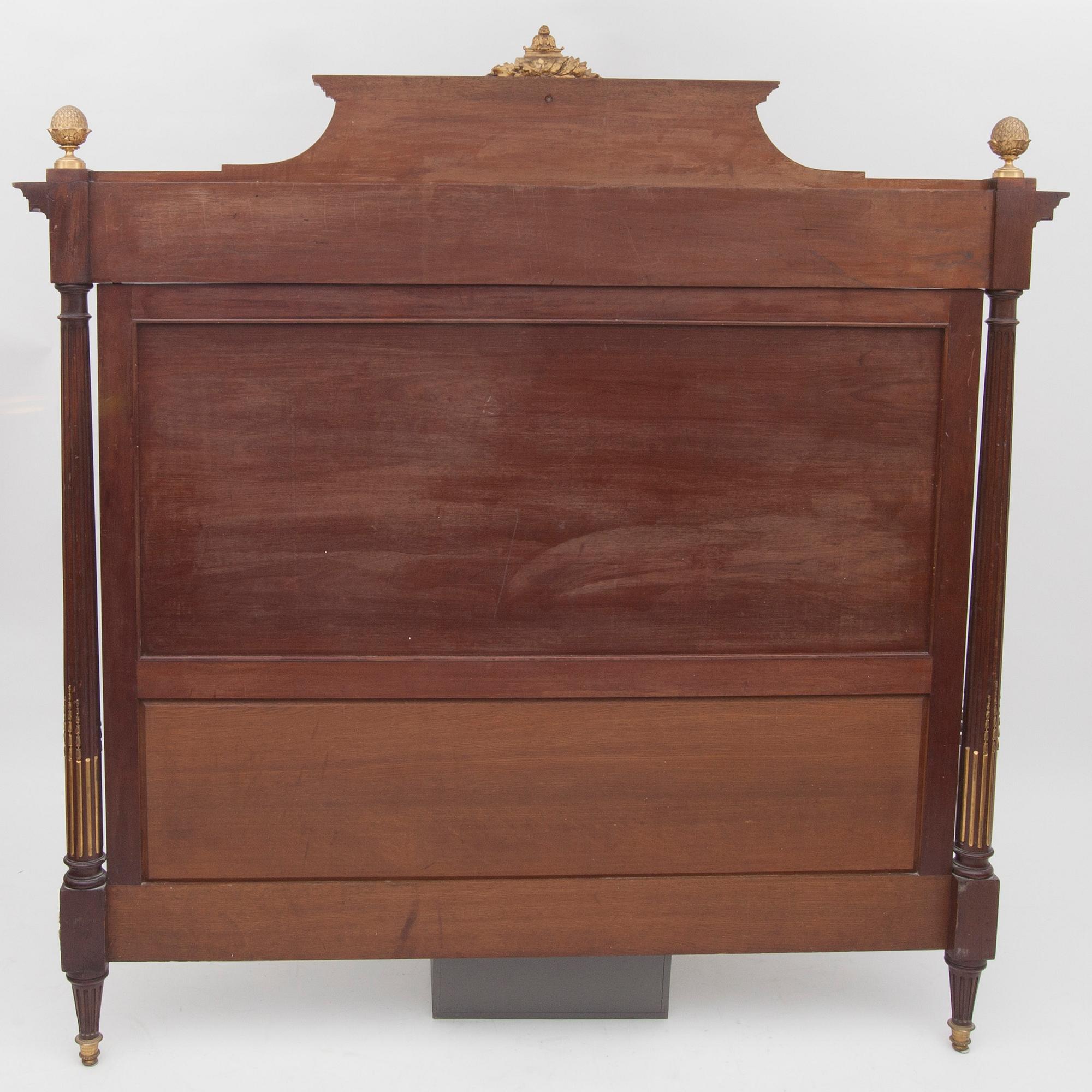 SÄNG, Louis XVI-stil, 1900-talets första hälft.