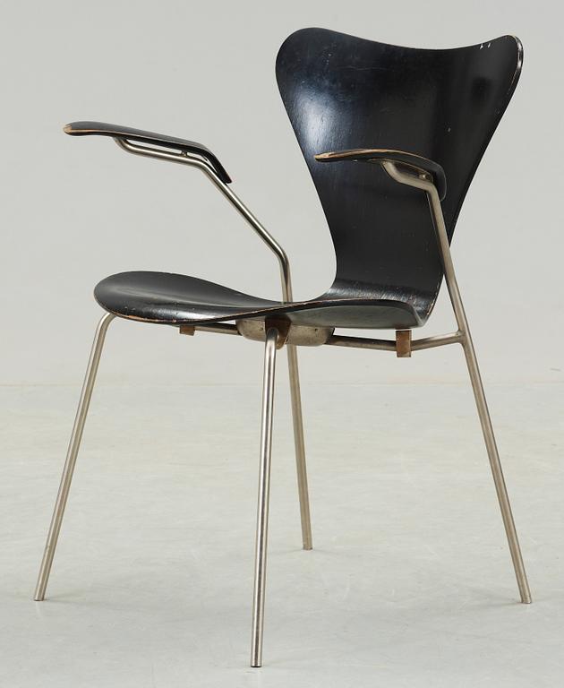 KARMSTOL, "3107/Sjuan", Arne Jacobsen för Fritz Hansen, Danmark, formgiven 1955.
