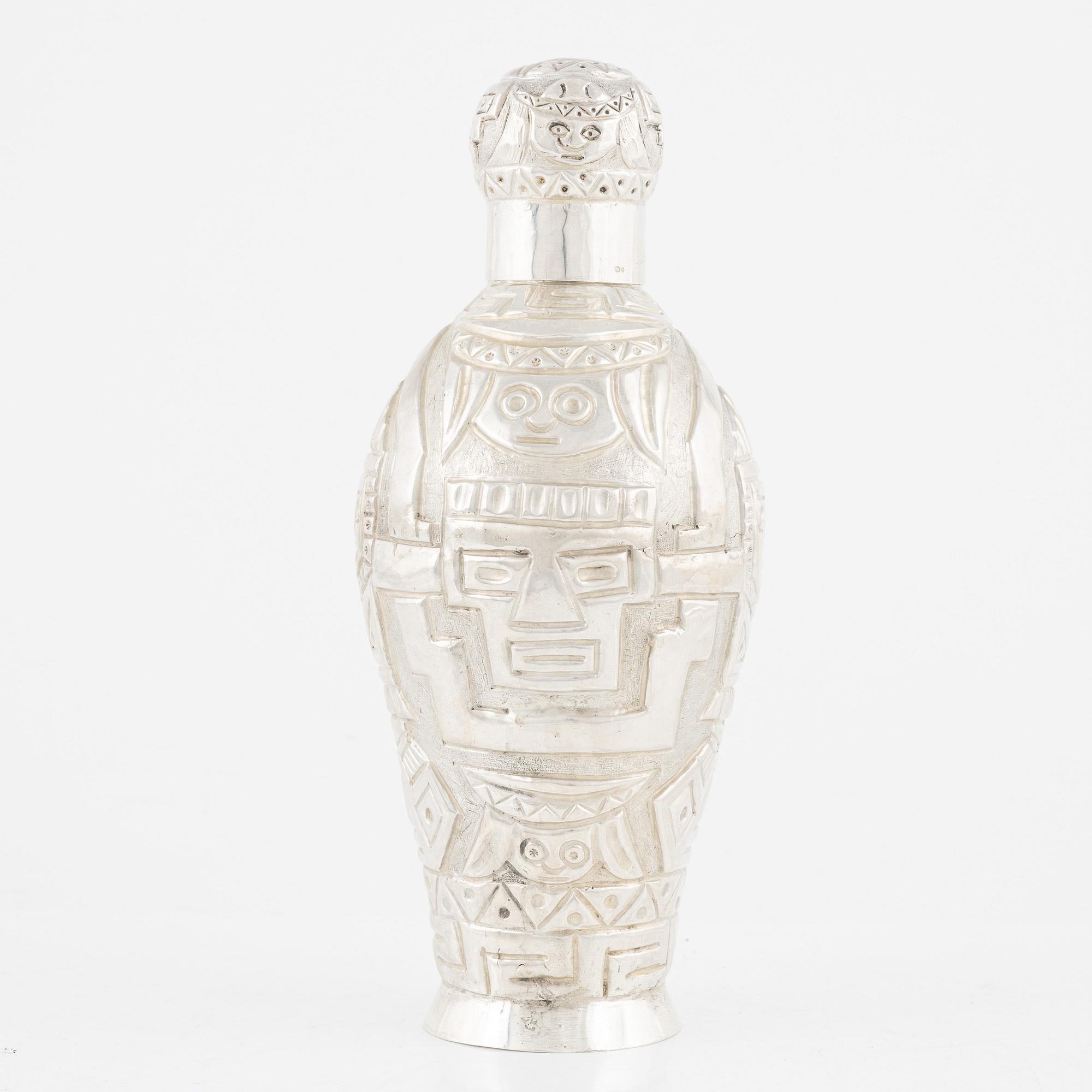 Karaff, silver, Peru, 1900-talets andra hälft.