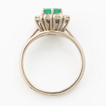 Ring, 18K white gold with an emerald and brilliant-cut diamonds.