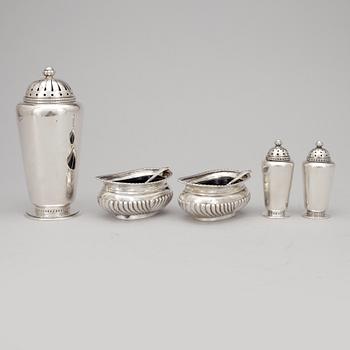 STRÖARE samt SALTKAR, 5 delar, silver, GAB, Stockholm, 1944. Tot vikt ca 258 gram.