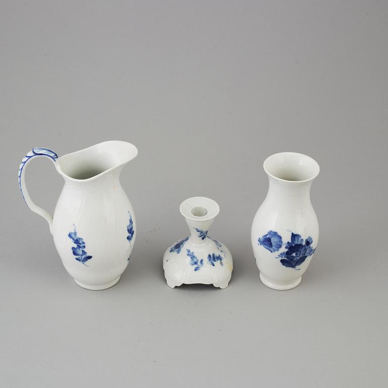 ROYAL COPENHAGEN, a 74 pcs dinner service.