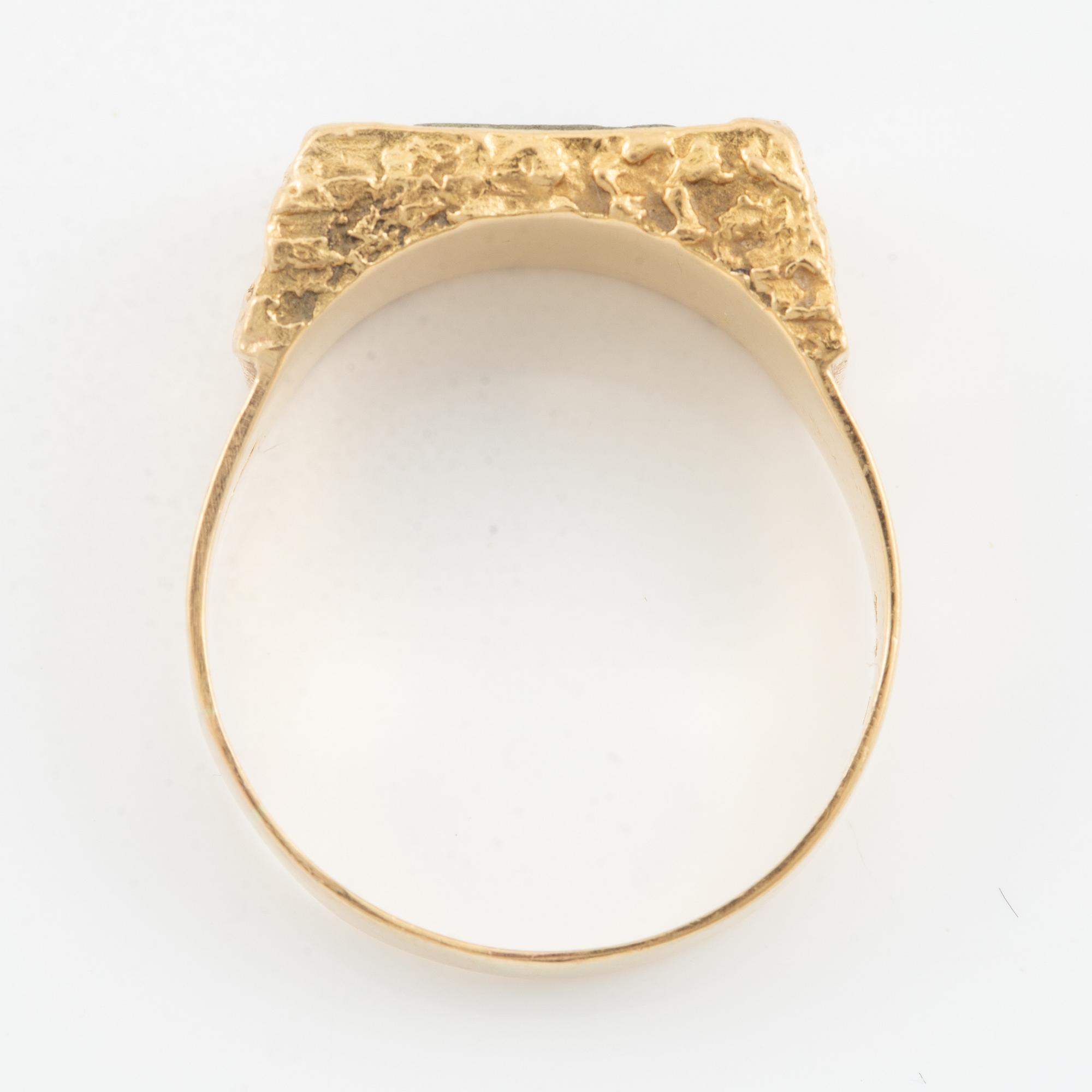 Björn Weckström, ring "Goldstone", 18K gold and copper ore. Lapponia 1979.