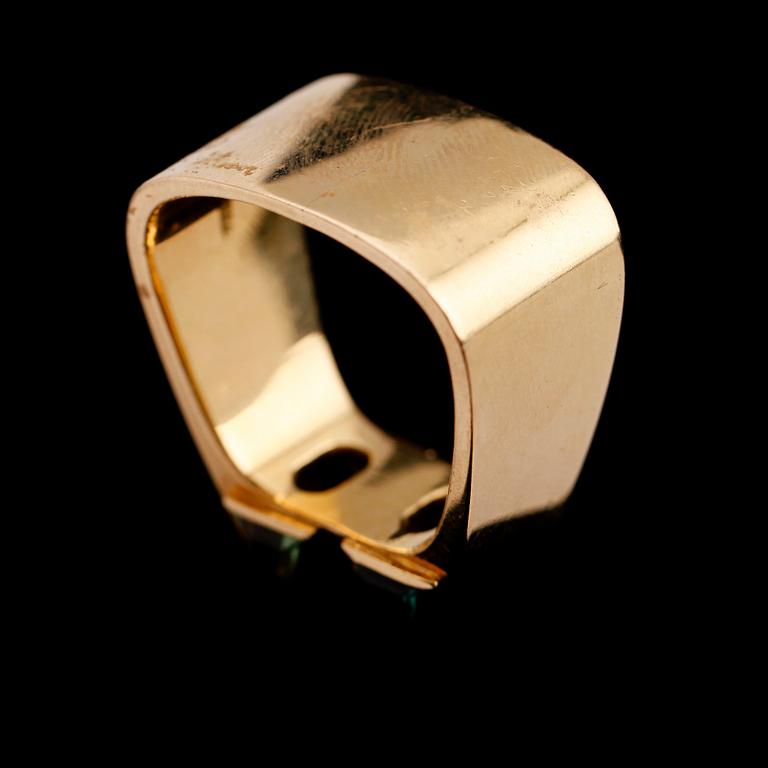 RING, 18 k guld, 4 gröna turmaliner. Total vikt ca 31 g.