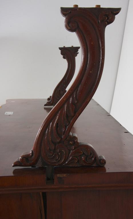 SKÄNK, senempire/nyrokoko, 1800-talets mitt.