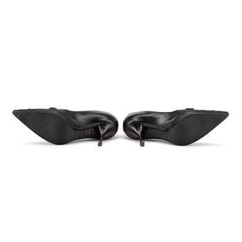 YVES SAINT LAURENT, ett par pumps. Storlek 37,5.
