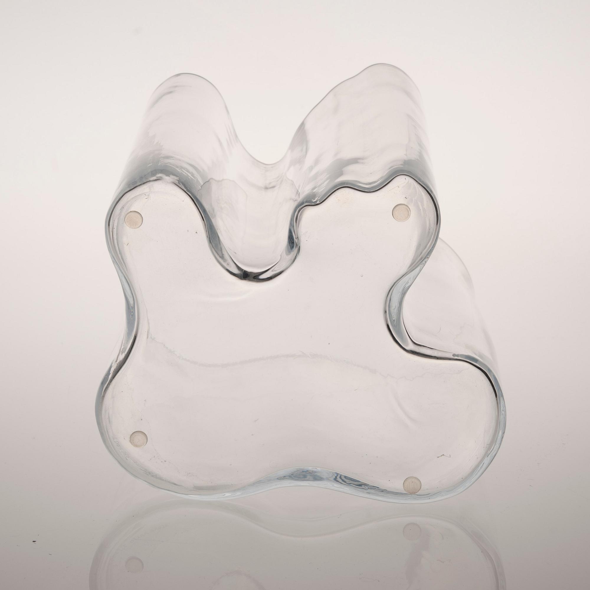 VAS, glas, signerad och numrerad ALVAR AALTO 2/1998. Iittala Finland 1970-tal.