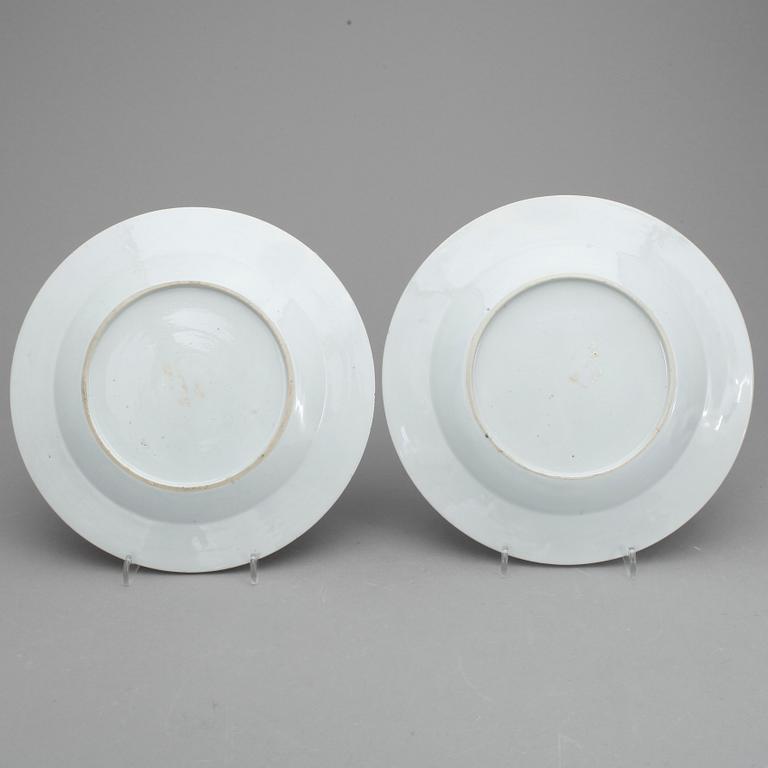 TALLRIKAR, 1 par, porslin, Kina 1700-tal.