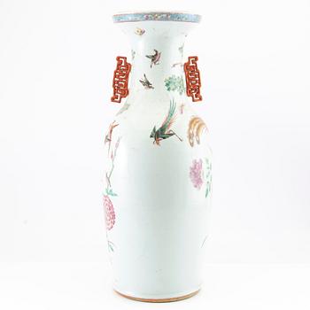 A large famille rose phoenix and birds vase, late Qing dynasty.