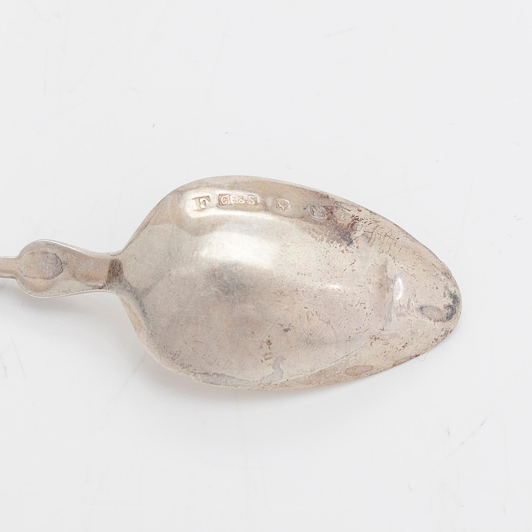 A set of 12 coffee spoons and sugar tongs in fitted case, silver import mark of Georg Edvard & Son, Glasgow 1900.