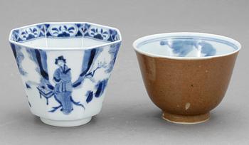 KOPPAR, 2 st, porslin, Kina Qingdynastin, 1700-tal.