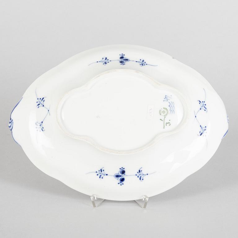 A 'Blue Fluted Plain' porcelain bread dish, Royal Copenhagen, model 3, 1898-1923.