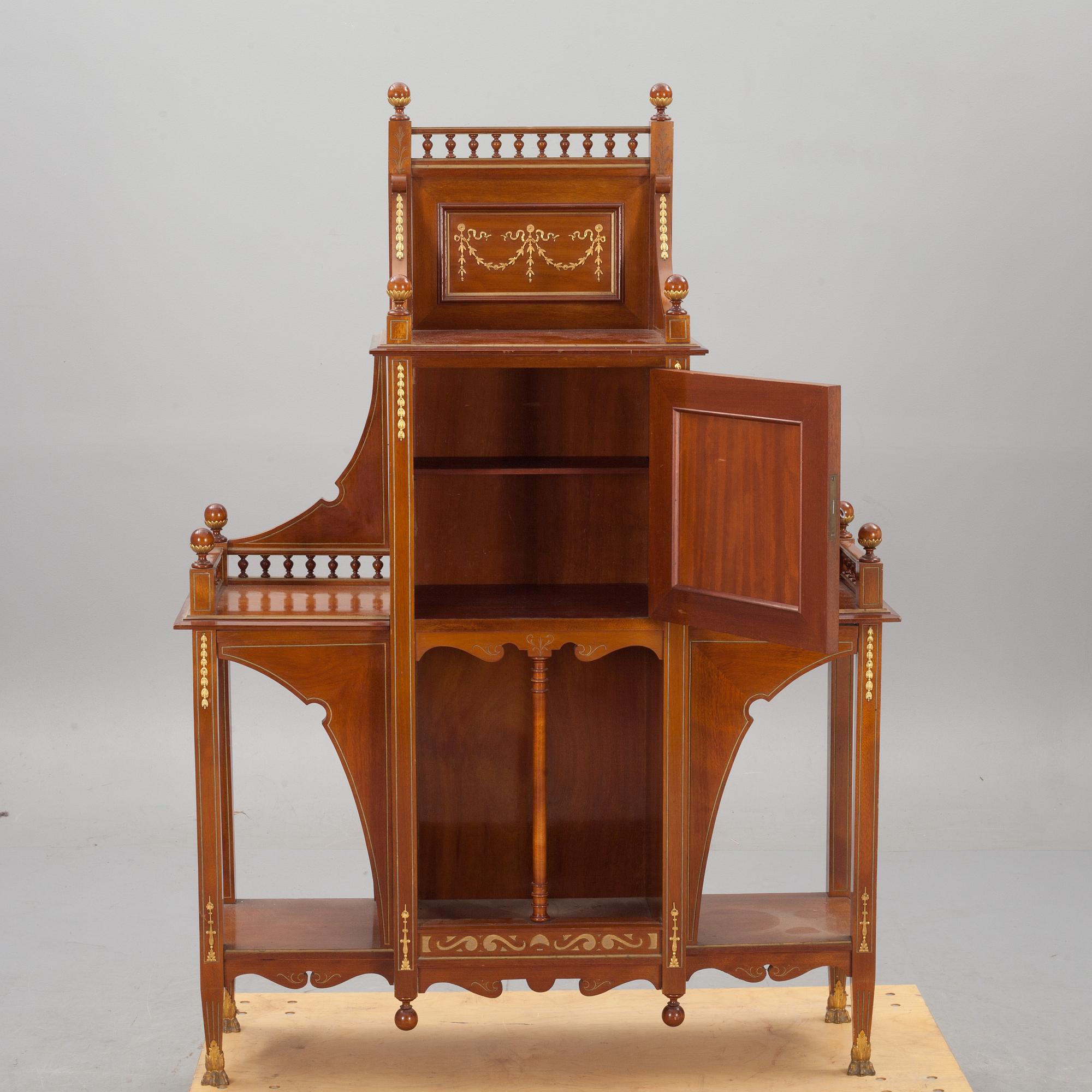 HYLLA, empirestil. 1900-talets början.