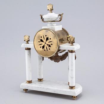 A French mantlepiece clock and a pair of candelabras, first half of the 20th century.