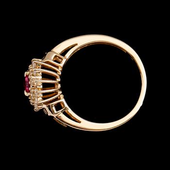 RING, 14 k guld, rubin ca 0.29 ct, diamanter tot ca 0.61 ct.