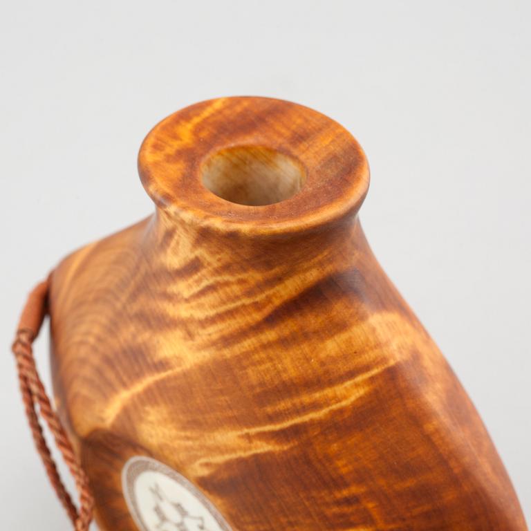 A flask by Magnus Fankki, signed.