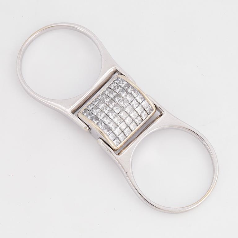 White gold, diamonds and sapphire ring.