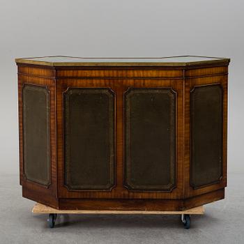 BARDISK. Engelsk stil, 1900-talets andra hälft.