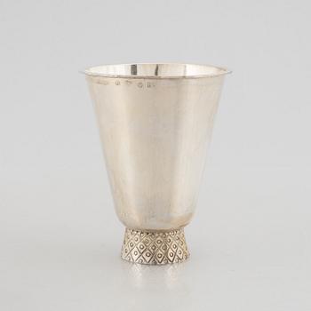 A Swedish silver beaker and a dish, marks of Tore Kullander, Borås 1952.