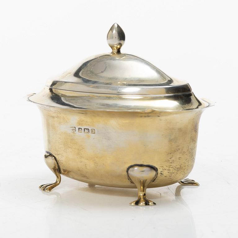 Arthur & John Zimmerman, skrin med lock, förgyllt silver, Birmingham, England 1910.