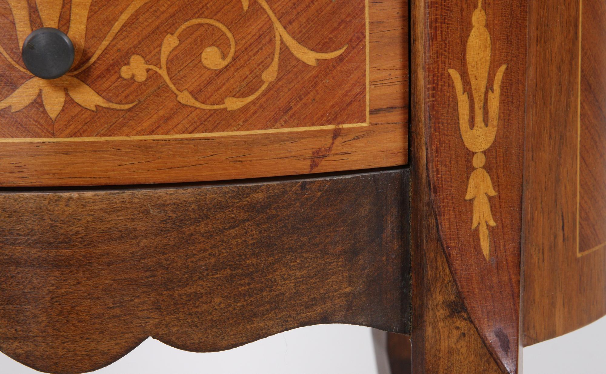 NATTYGSBORD, ett par, Louis VXI-stil, 1900-tal.