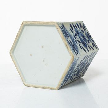 Teburk, porslin, Kina, 1800-tal.