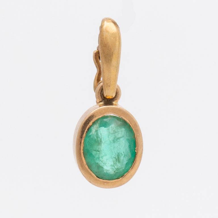 Örhängen 14K och hänge 18K guld och smaragder.