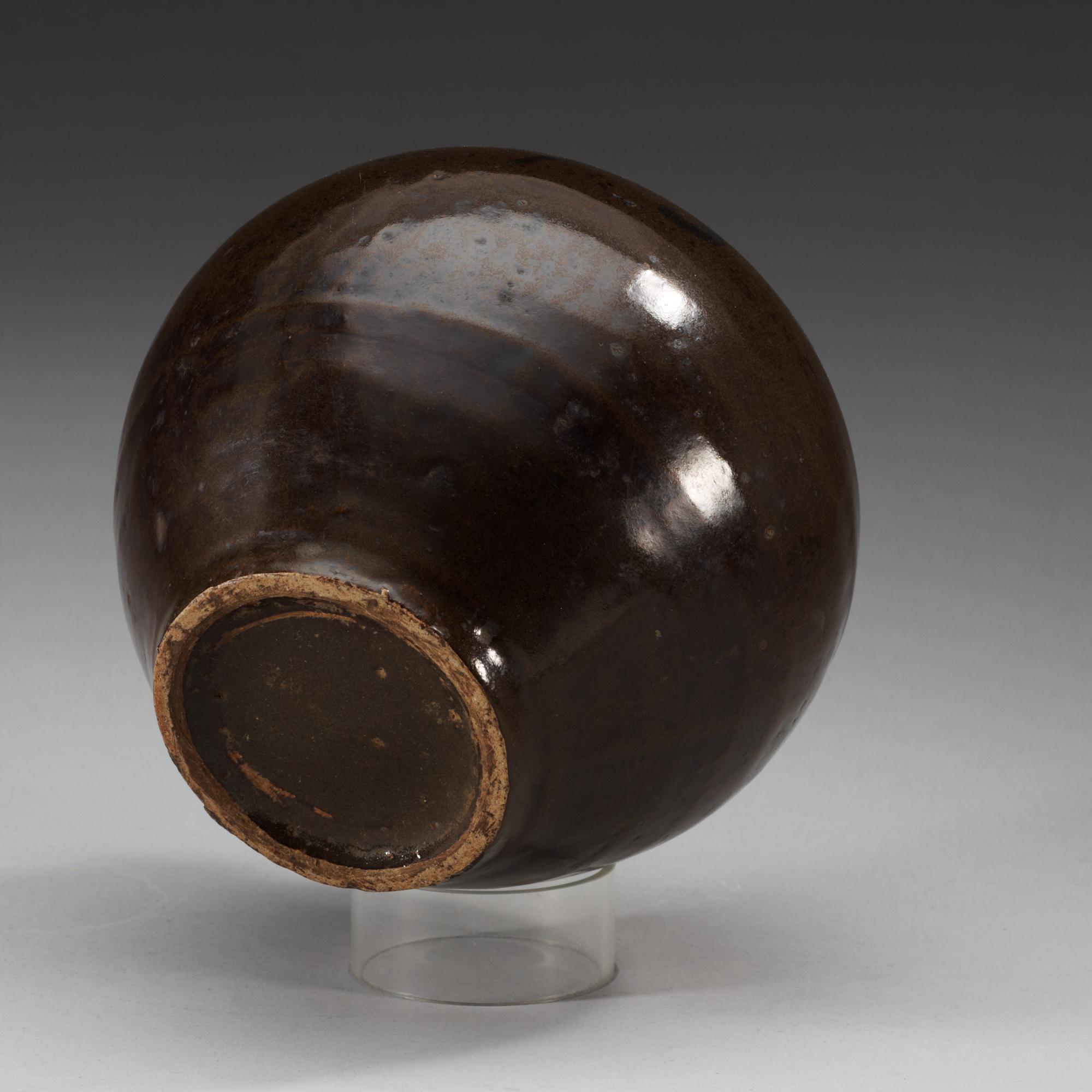A brown and black glazed vase, Song dynasty (960-1279).